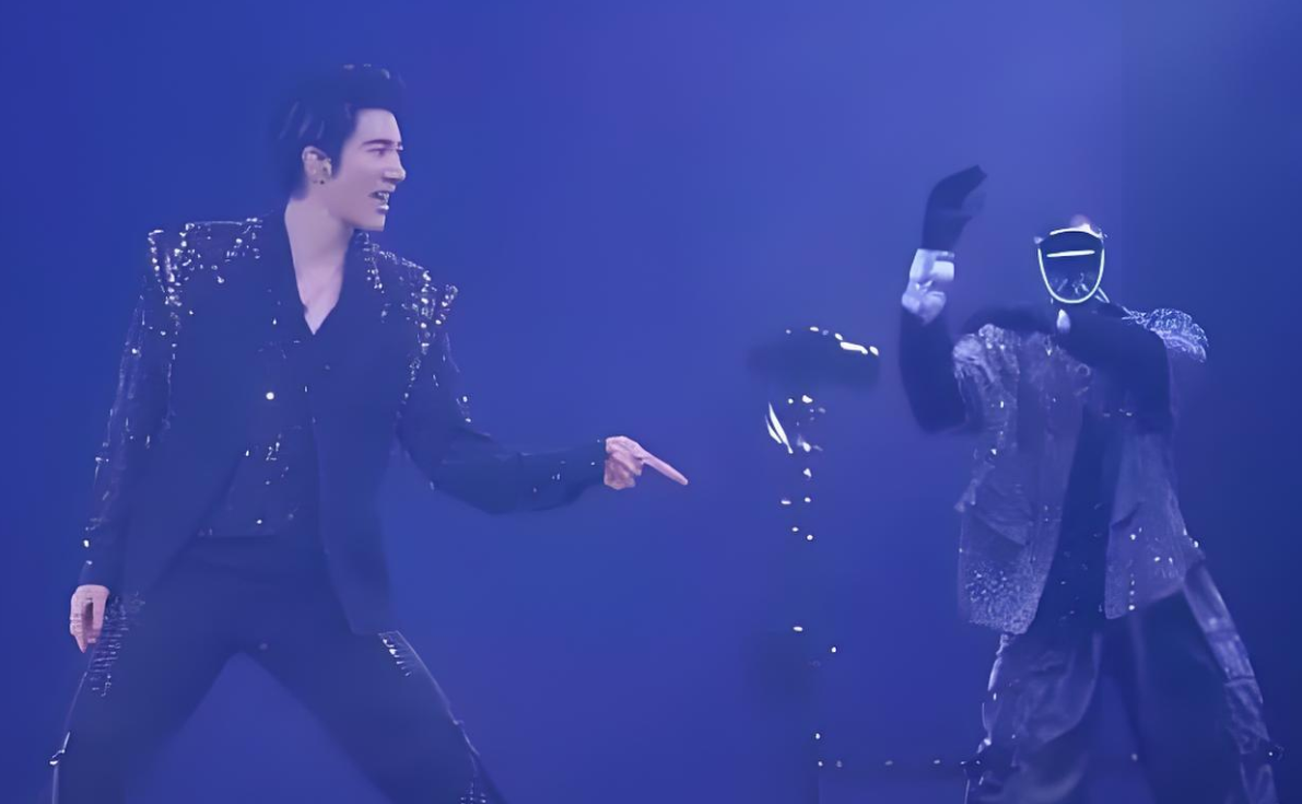 王力宏演唱会机器人空翻惊艳全球，马斯克点赞中国科技