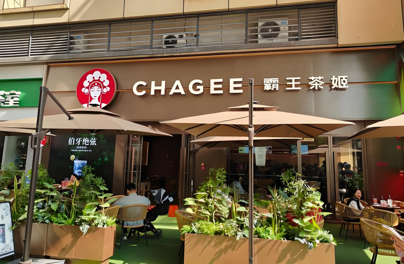 霸王茶姬股价腰斩深度复盘：三重危机与Q3财报透视